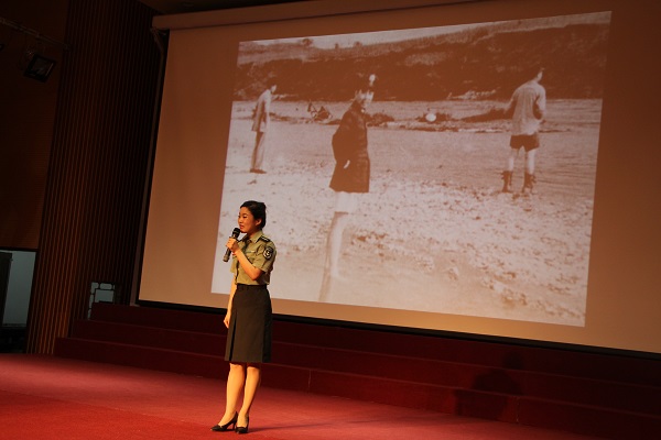 2017052513505366.jpg 学生杨冰丽演讲中.jpg